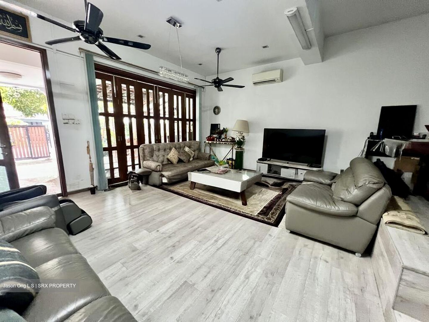 Flora Road (D17), Terrace #496624641